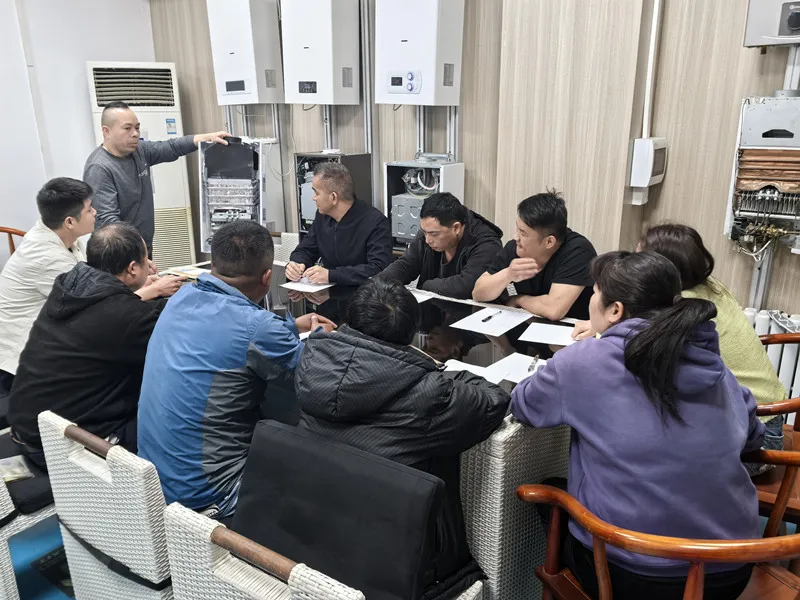 Produkcijska skupina Gastek izboljšuje strokovno znanje v namestitvi grelnika za vodo in nadzoru kakovosti brez rezervoarjev